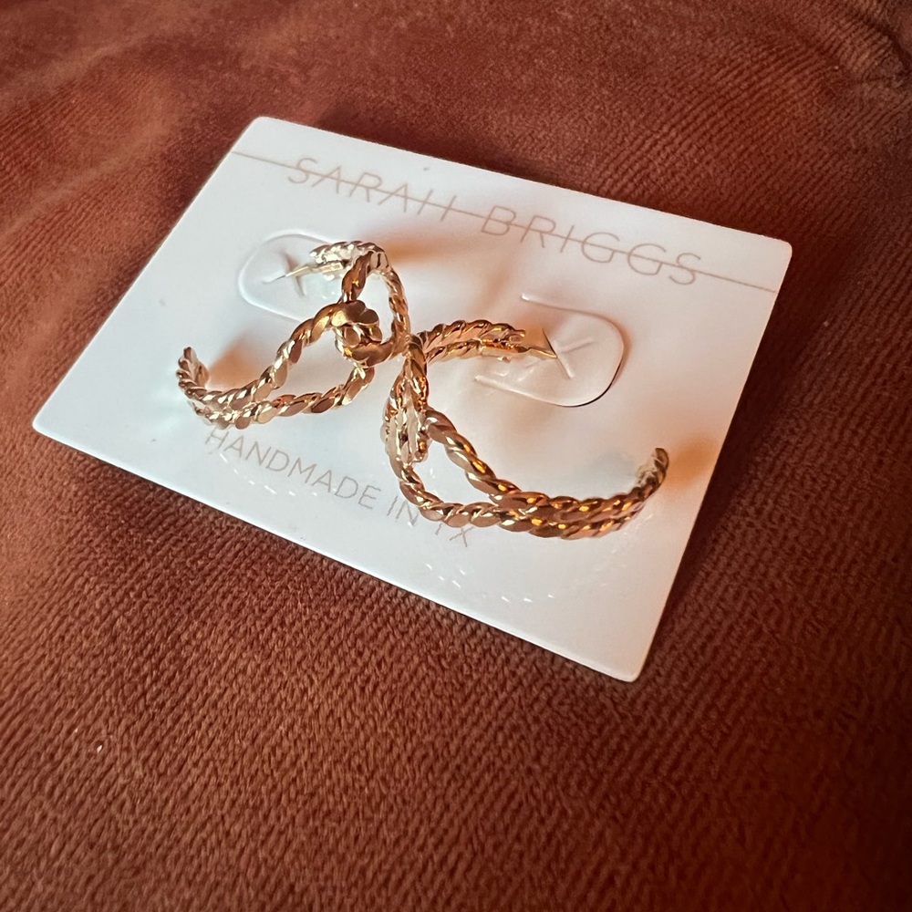 NWT Sarah Briggs subscription box - gold hoop earrings.